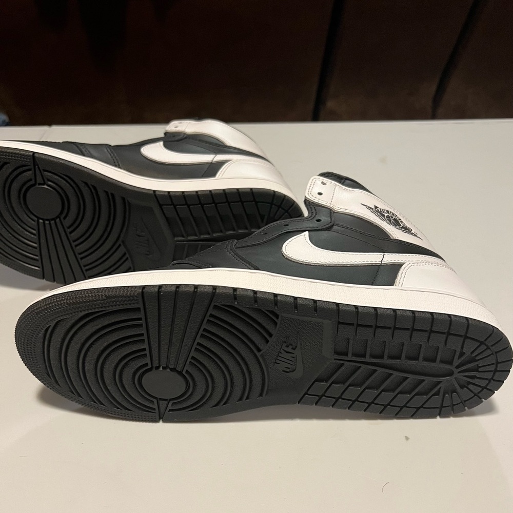 Brand New 1985 Air Jordan 1s Black & White Still In The Box. Like For A Deal!!! - Picture 10 of 16